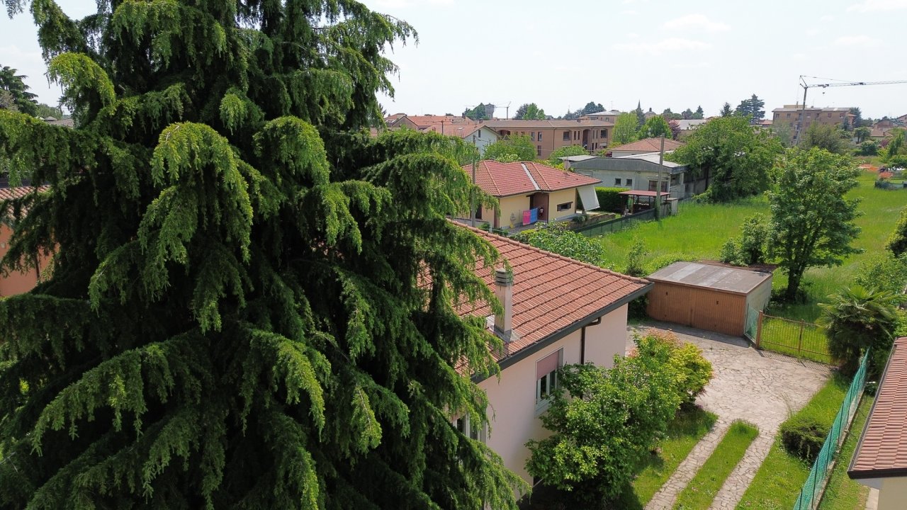 For sale villa in quiet zone Bernareggio Lombardia foto 18